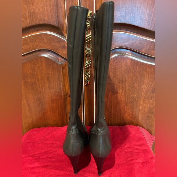 Nina Elegant Brown Knee-High Leather Boots - Picture 4 of 6